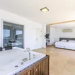 Vila Luxury Very Close To Beach, Amazing Sea Views, Heated Salt-water Pool