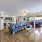 Luxury Very Close To Beach, Amazing Sea Views, Heated Salt-water Pool Villa *