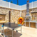 Luxury Very Close To Beach, Amazing Sea Views, Heated Salt-water Pool Villa *