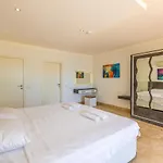 Luxury Very Close To Beach, Amazing Sea Views, Heated Salt-water Pool