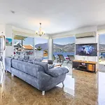 Luxury Very Close To Beach, Amazing Sea Views, Heated Salt-water Pool Villa