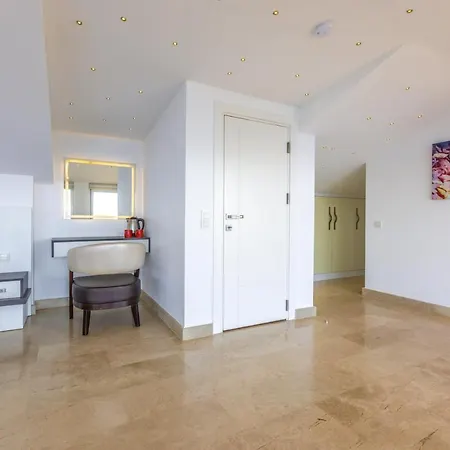 Вілла Luxury Very Close To Beach, Amazing Sea Views, Heated Salt-water Pool *