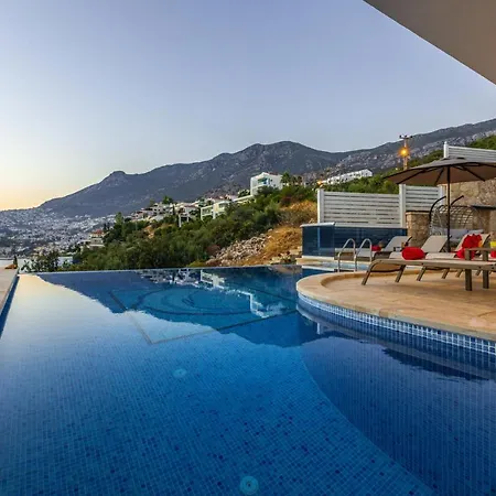 Luxury Very Close To Beach, Amazing Sea Views, Heated Salt-water Pool קס