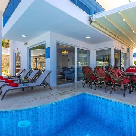 Villa Luxury Very Close To Beach, Amazing Sea Views, Heated Salt-water Pool