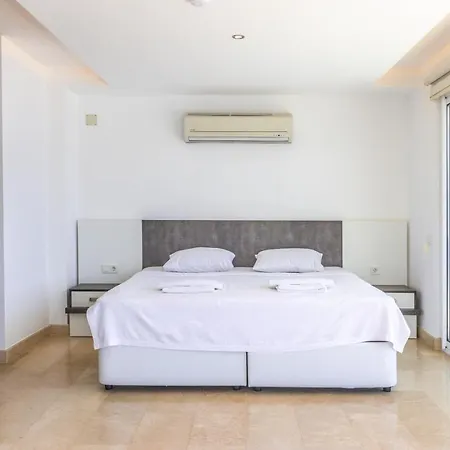 Luxury Very Close To Beach, Amazing Sea Views, Heated Salt-water Pool 카스