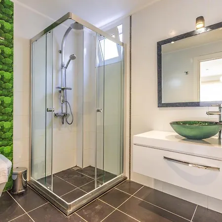 Luxury Very Close To Beach, Amazing Sea Views, Heated Salt-water Pool Вілла
