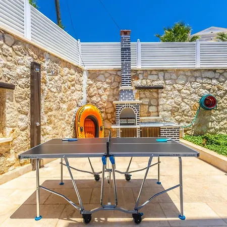 Villa Luxury Very Close To Beach, Amazing Sea Views, Heated Salt-water Pool *