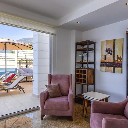 Luxury Very Close To Beach, Amazing Sea Views, Heated Salt-water Pool 카스